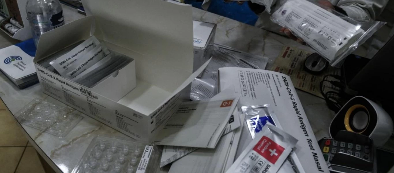 Πανελλήνιος Φαρμακευτικός Σύλλογος για self tests: «Να παραδίδονται αποκλειστικά σε ατομικές συσκευασίες»